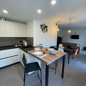lucia-holiday-apartments.hotelinveneto.com/
